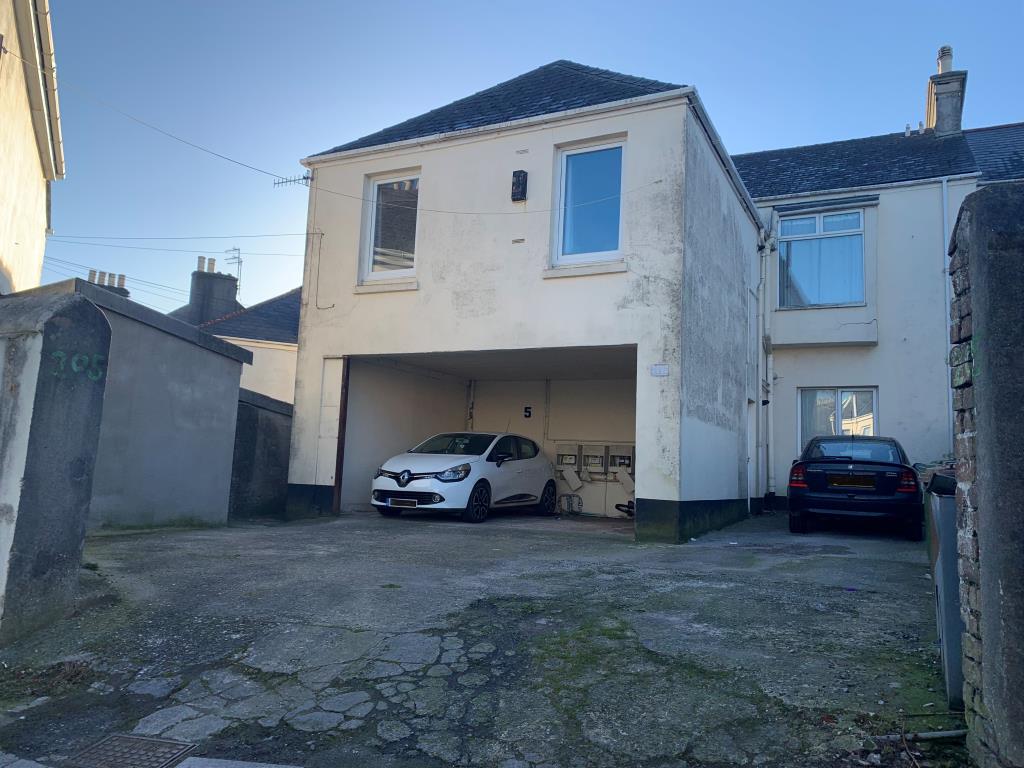 Lot: 91 - LEASEHOLD INVESTMENT WITH PARKING -